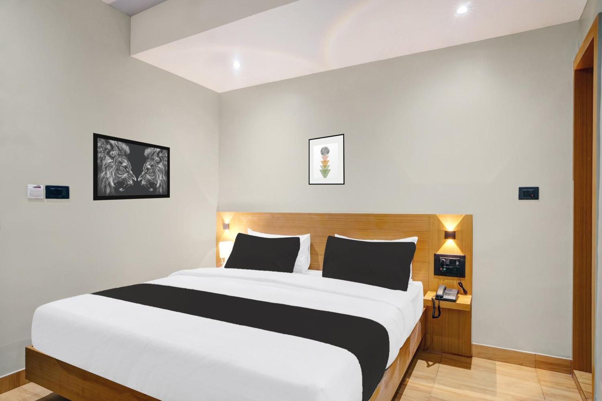Townhouse Oak Sarusajai Stadium Dispur Exterior foto