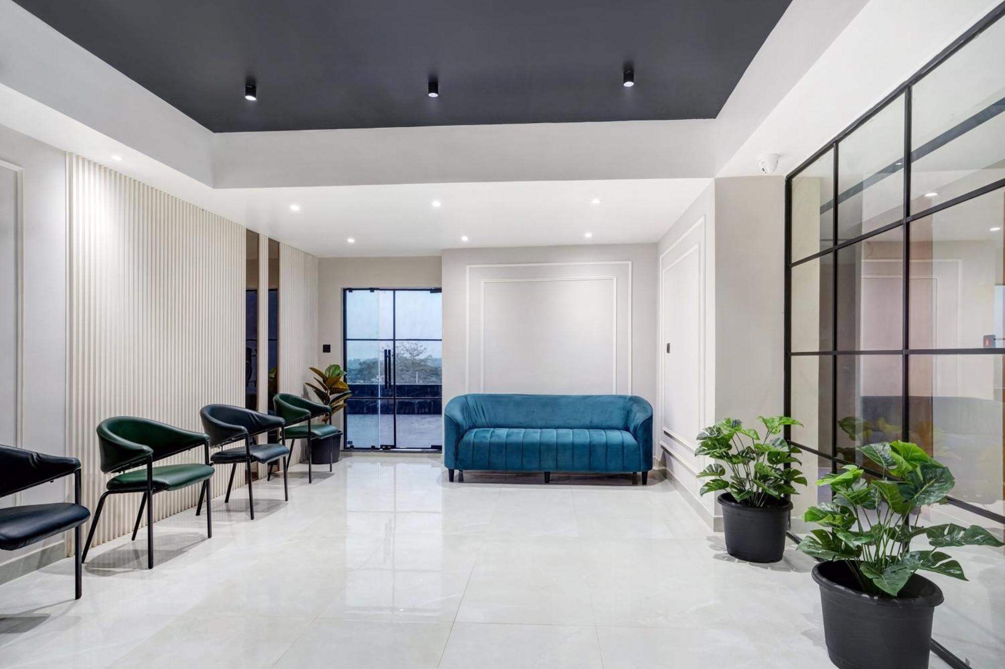 Townhouse Oak Sarusajai Stadium Dispur Exterior foto